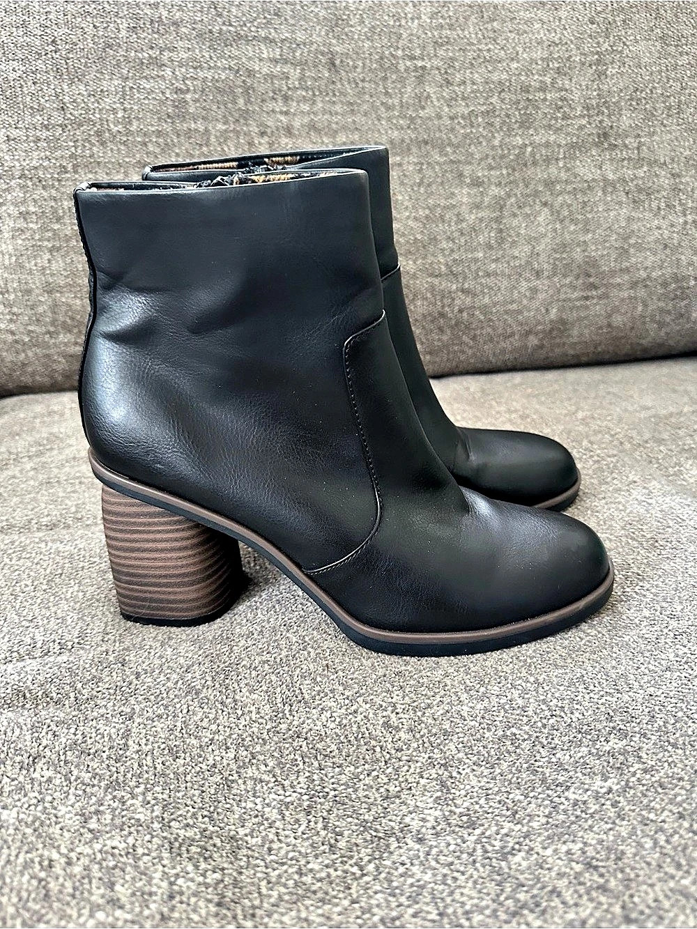 Korks Black Block Heel Ankle Boots Side Zip Women’s Size 8M